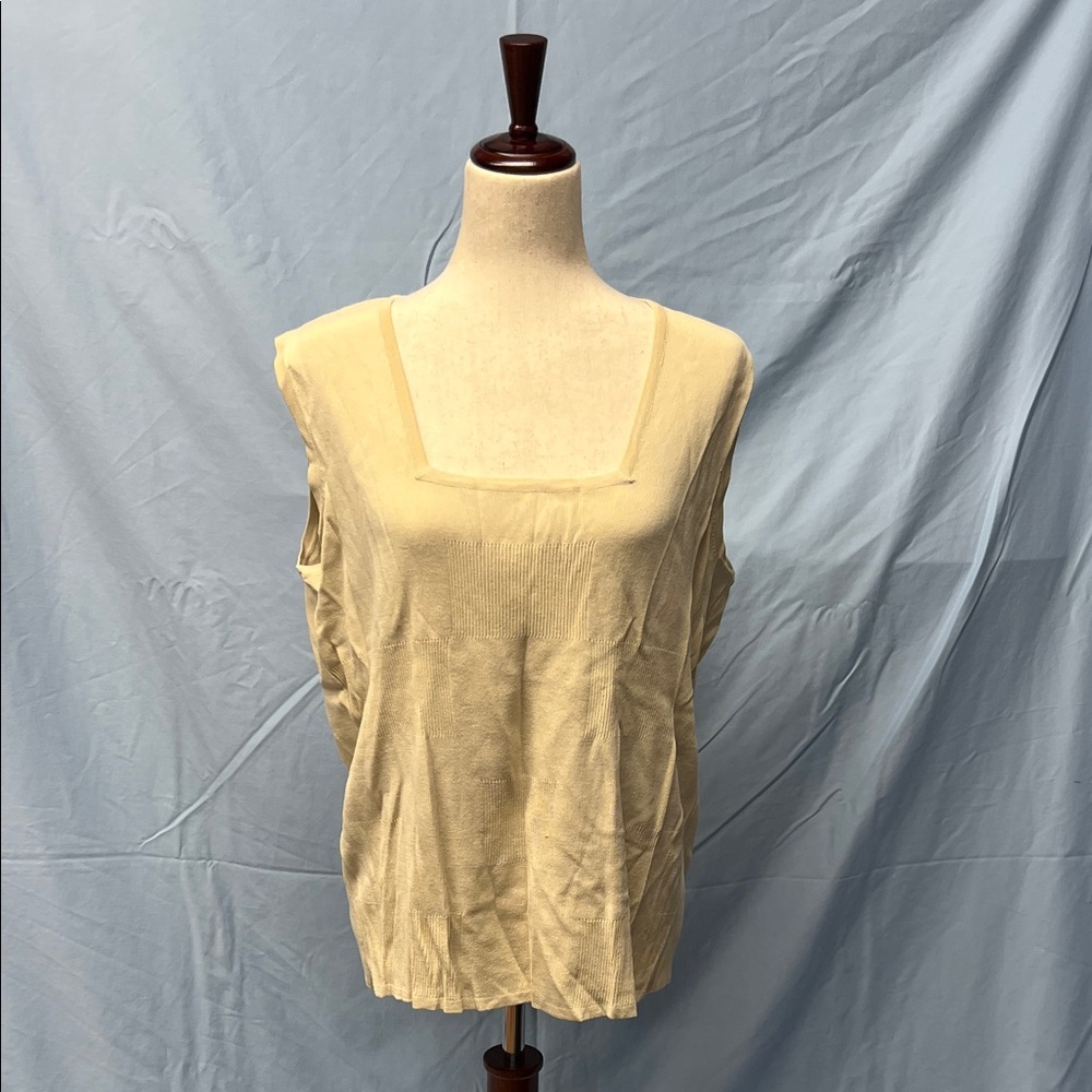 Finity Cream Sleeveless Blouse